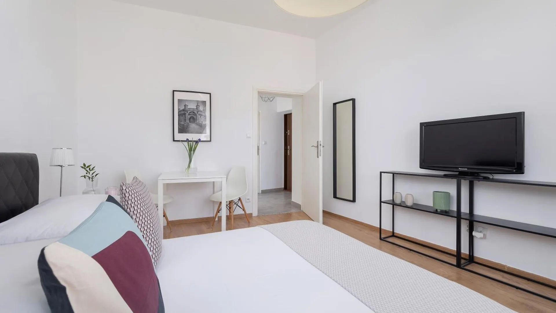 1-Bedroom Apartment - Dluga 65 Street Krakow