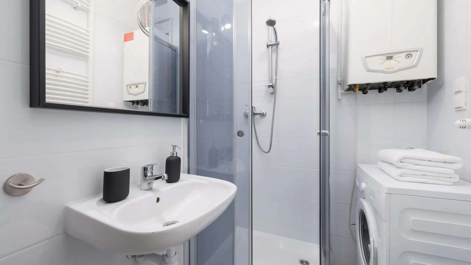 1-Bedroom Apartment - Dluga 65 Street Krakow